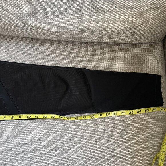 Bundle of 2 Old Navy Active Go-Dry Leggings - Picture 11 of 11